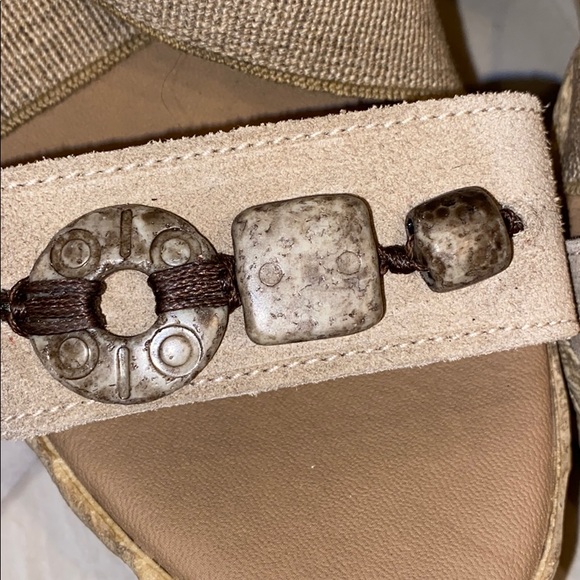 Like new Suede canvas faux rope wedge - Picture 3 of 9